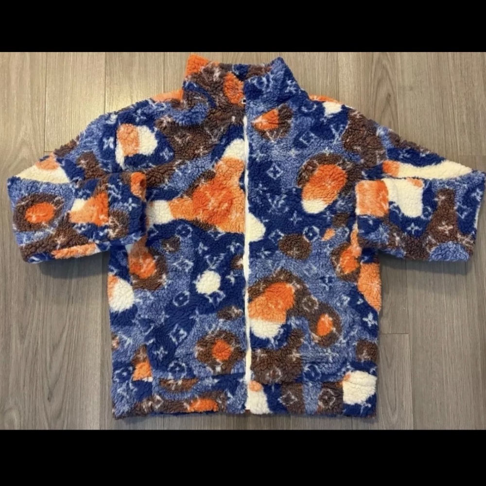 LV  jacquard fleece lined interior , ext/INT pocket, over $2,000 retail last szn